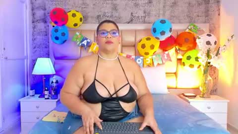 Snapshot of selennacooper chatting on June 30, 12:06 pm Selenna Cooper online show from June 30, 12:06 pm