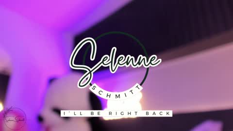 Snapshot of selenne_schmitt chatting on January 4, 10:24 pm Selenne online show from January 4, 10:24 pm