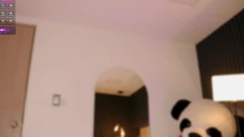 Snapshot of selenne_schmitt chatting on October 18, 12:35 am Selenne online show from October 18, 12:35 am