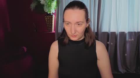 selestiasonata online show from June 19, 1:32 am