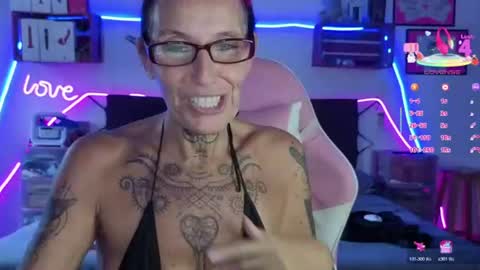Selvaggia Del Caribe online show from June 12, 5:45 pm
