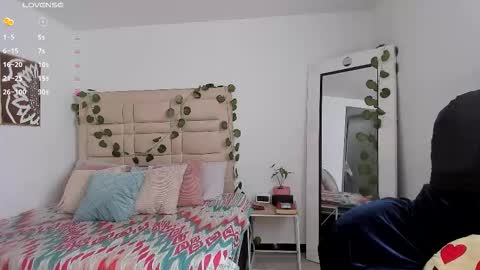 Selyn online show from November 15, 4:03 pm