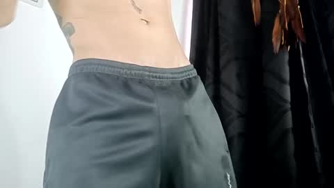 Snapshot of sem_alas chatting on February 8, 10:19 pm sem_alas online show from February 8, 10:19 pm