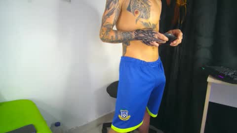 Snapshot of sem_alas chatting on December 4, 1:59 am sem_alas online show from December 4, 1:59 am