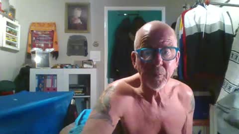 Snapshot of semajstretsa chatting on April 3, 9:24 pm frederick online show from April 3, 9:24 pm