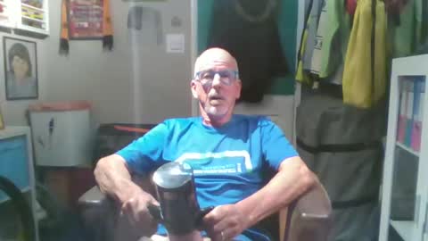 Snapshot of semajstretsa chatting on May 2, 11:43 pm frederick online show from May 2, 11:43 pm