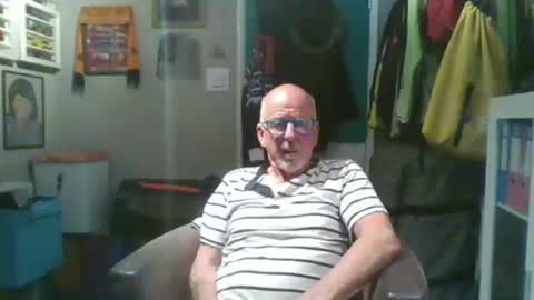 Snapshot of semajstretsa chatting on May 14, 10:05 pm frederick online show from May 14, 10:05 pm