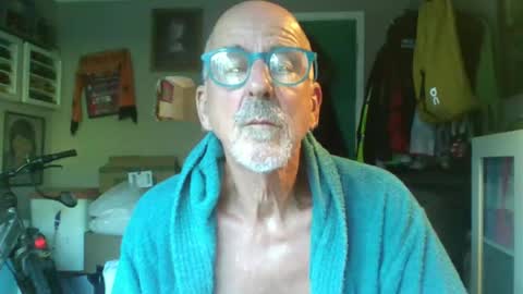 Snapshot of semajstretsa chatting on June 8, 6:19 pm frederick online show from June 8, 6:19 pm