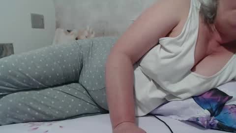 Snapshot of seniorita333 chatting on December 14, 10:13 am Lenna online show from December 14, 10:13 am