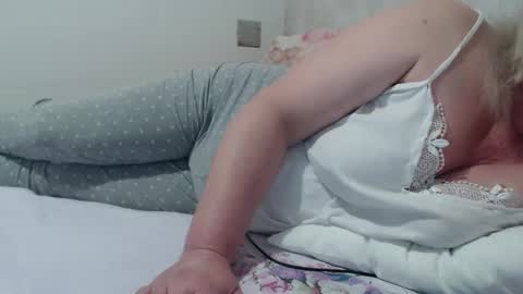 Snapshot of seniorita333 chatting on February 3, 6:49 pm Lenna online show from February 3, 6:49 pm