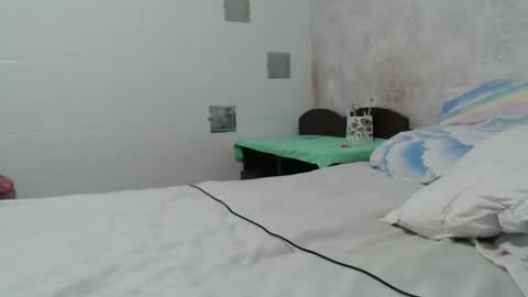 Snapshot of seniorita333 chatting on December 4, 6:23 am Lenna online show from December 4, 6:23 am