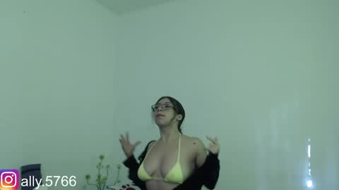 Snapshot of senshiboy666 chatting on April 19, 9:28 pm Your Boys online show from April 19, 9:28 pm