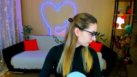 sensitiveheartt online show from April 28, 8:36 pm