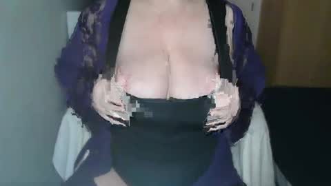 Snapshot of sensual_cris chatting on December 14, 10:34 am CRIS online show from December 14, 10:34 am