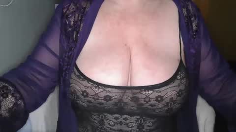 Snapshot of sensual_cris chatting on January 5, 6:45 pm CRIS online show from January 5, 6:45 pm