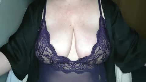 Snapshot of sensual_cris chatting on February 18, 10:38 am CRIS online show from February 18, 10:38 am