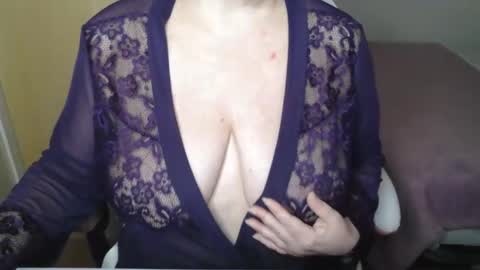 Snapshot of sensual_cris chatting on October 18, 8:26 am CRIS online show from October 18, 8:26 am