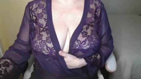 Snapshot of sensual_cris chatting on October 29, 8:38 am CRIS online show from October 29, 8:38 am