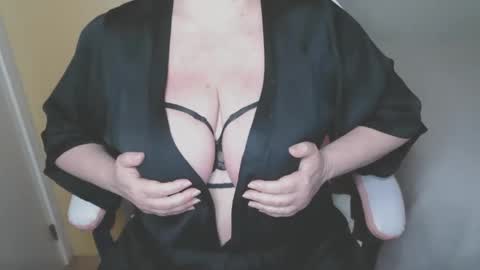 Snapshot of sensual_cris chatting on November 30, 9:46 am CRIS online show from November 30, 9:46 am