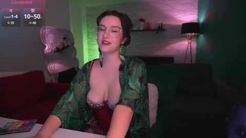 Snapshot of sensual_jassmine chatting on March 3, 6:44 pm Jasmine online show from March 3, 6:44 pm