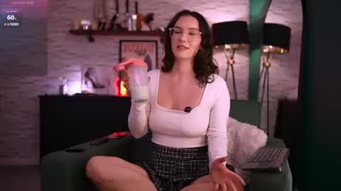 Jasmine online show from June 15, 2:52 pm