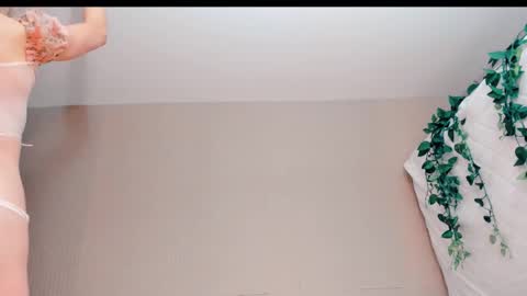 Mia online show from February 27, 10:54 pm