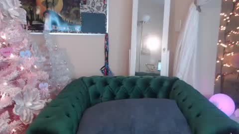 Snapshot of sensual_paradise_ chatting on February 2, 12:09 am V online show from February 2, 12:09 am