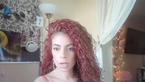 Snapshot of sensual_paradise_ chatting on February 9, 7:41 pm V online show from February 9, 7:41 pm