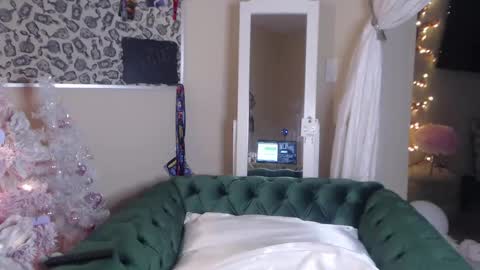 Snapshot of sensual_paradise_ chatting on February 20, 11:32 pm V online show from February 20, 11:32 pm