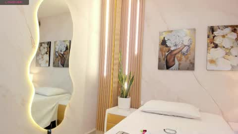 Snapshot of sensual_sophie_ chatting on May 15, 11:06 am Sophie online show from May 15, 11:06 am
