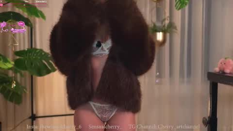 Maria- OF sensual bee online show from November 26, 12:11 am