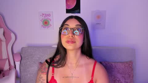 Snapshot of sensualhaven_ chatting on December 4, 3:04 am sensualhaven_ online show from December 4, 3:04 am