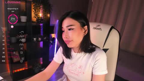 Snapshot of sensualily chatting on November 13, 3:33 pm Kiki online show from November 13, 3:33 pm