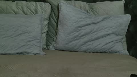 Snapshot of sensualldream chatting on November 7, 6:24 am Alya online show from November 7, 6:24 am