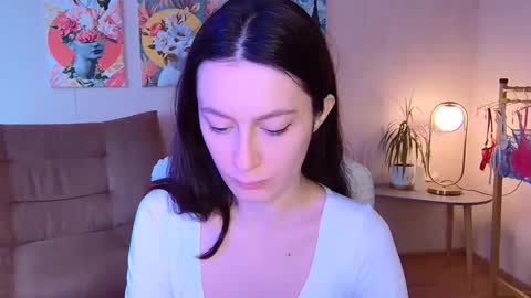 Snapshot of sensuallucy233 chatting on November 19, 9:42 am sensuallucy233 online show from November 19, 9:42 am