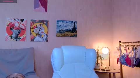 Snapshot of sensuallucy233 chatting on November 24, 7:08 am sensuallucy233 online show from November 24, 7:08 am