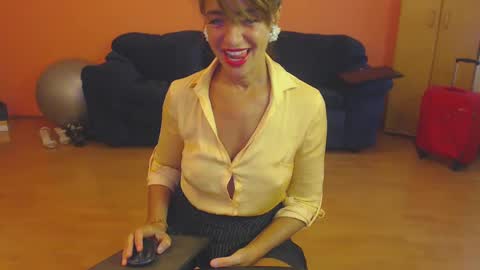 Snapshot of sensualmyra chatting on September 27, 12:43 pm sensualmyra online show from September 27, 12:43 pm