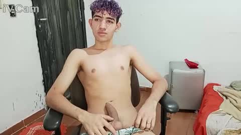 senuntwink online show from May 6, 12:21 pm