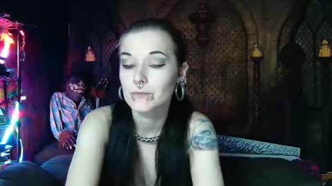 Snapshot of seraphinmunster chatting on November 22, 10:42 pm Seraphin Munster online show from November 22, 10:42 pm