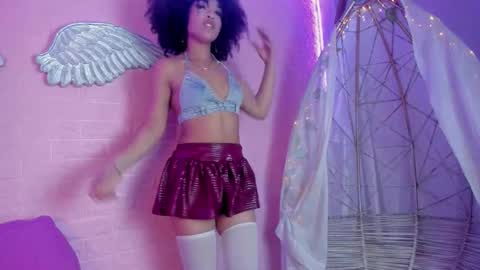 Snapshot of serena_fey chatting on December 2, 12:10 pm Serena online show from December 2, 12:10 pm