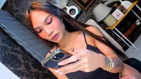 Snapshot of serena_harper chatting on September 23, 1:52 am RED HARPER online show from September 23, 1:52 am