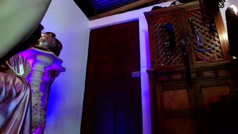 Snapshot of serena_xyz chatting on November 13, 6:29 pm Serena Xyz online show from November 13, 6:29 pm