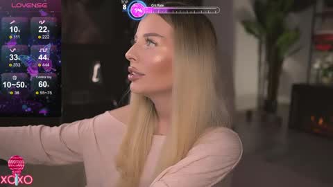 Snapshot of serenanoir chatting on May 10, 8:14 pm Serena online show from May 10, 8:14 pm