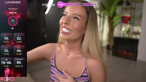 Snapshot of serenanoir chatting on June 6, 9:19 pm Serena online show from June 6, 9:19 pm