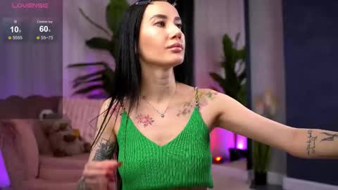 Snapshot of serenavelour chatting on November 3, 11:11 am Serena online show from November 3, 11:11 am