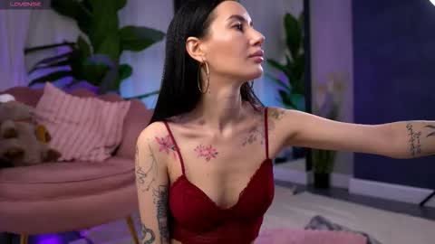 Snapshot of serenavelour chatting on November 11, 10:59 am Serena online show from November 11, 10:59 am