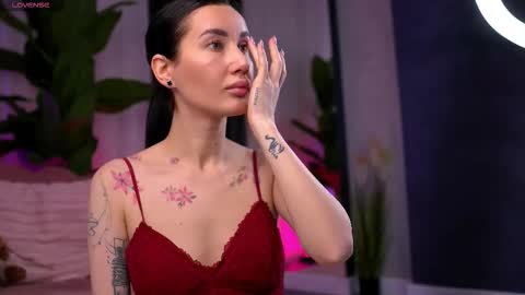 Snapshot of serenavelour chatting on November 18, 11:36 am Serena online show from November 18, 11:36 am