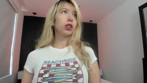 Snapshot of serene_waves chatting on October 30, 12:17 pm Serene online show from October 30, 12:17 pm