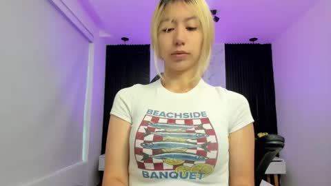 Snapshot of serene_waves chatting on November 6, 11:44 am Serene online show from November 6, 11:44 am