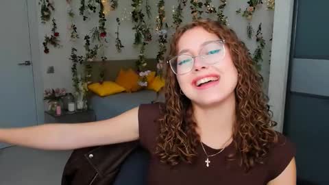 Ophelia online show from September 19, 4:29 pm